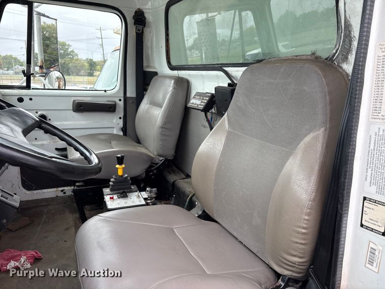 image for item EG8817 2001 International F-2554 dump truck