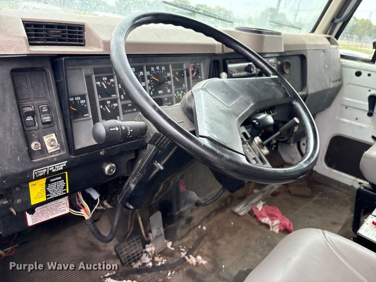 image for item EG8817 2001 International F-2554 dump truck