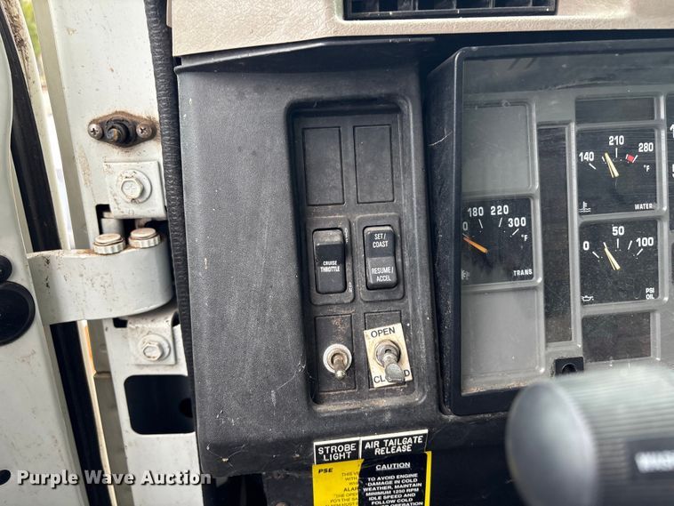 image for item EG8817 2001 International F-2554 dump truck