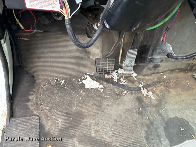 image for item EG8817 2001 International F-2554 dump truck