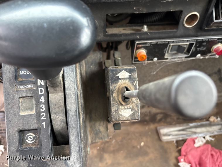 image for item EG8817 2001 International F-2554 dump truck