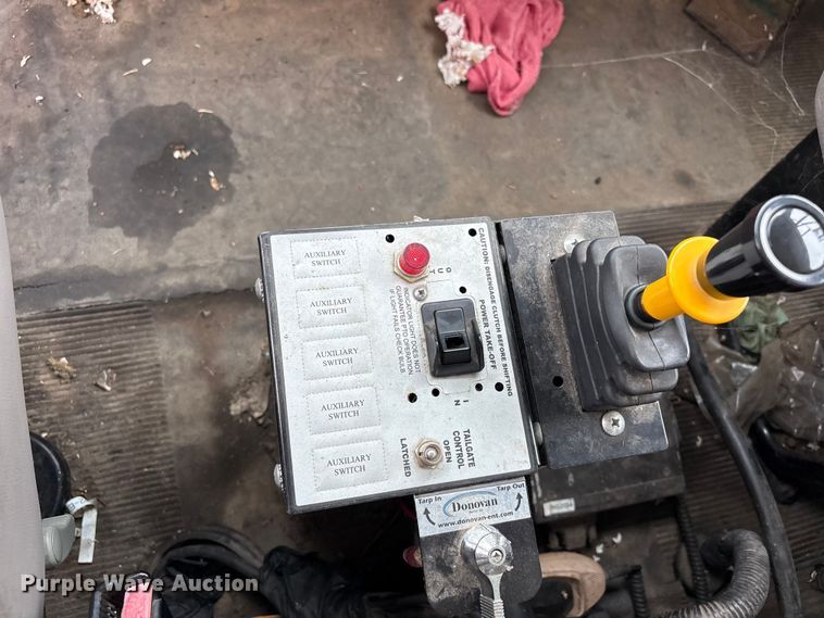 image for item EG8817 2001 International F-2554 dump truck