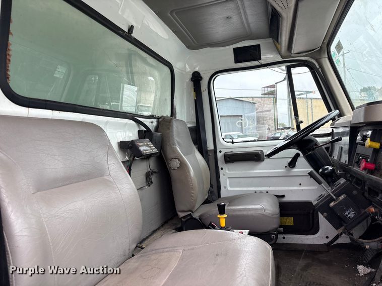 image for item EG8817 2001 International F-2554 dump truck