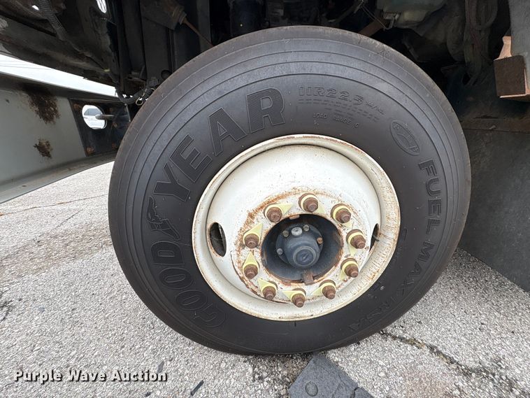 image for item EG8817 2001 International F-2554 dump truck