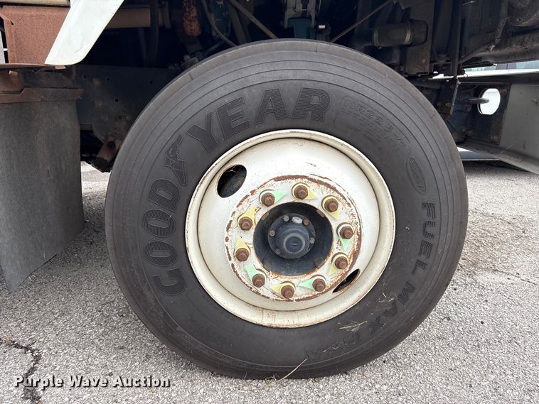 image for item EG8817 2001 International F-2554 dump truck