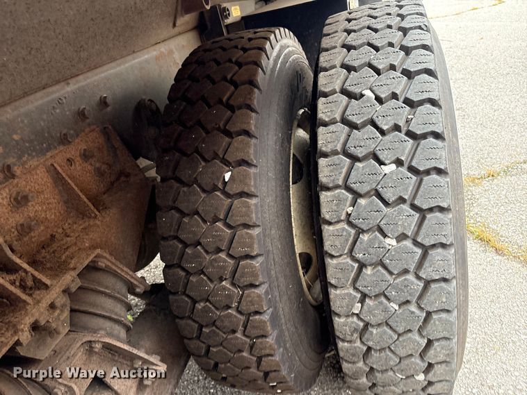 image for item EG8817 2001 International F-2554 dump truck