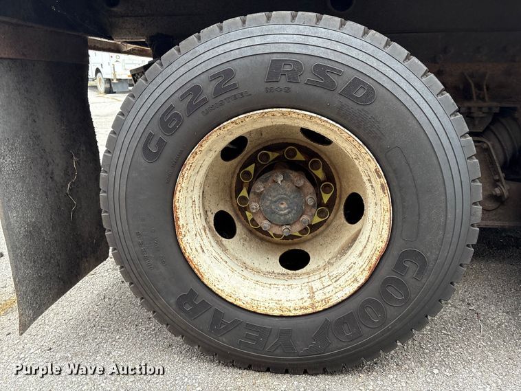 image for item EG8817 2001 International F-2554 dump truck