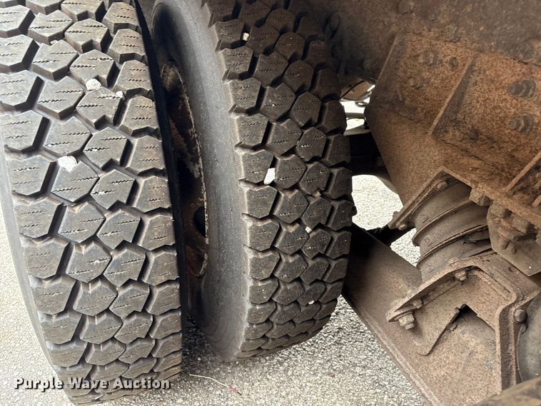 image for item EG8817 2001 International F-2554 dump truck