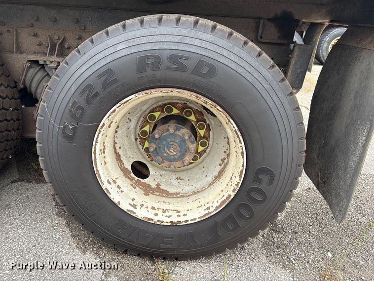 image for item EG8817 2001 International F-2554 dump truck