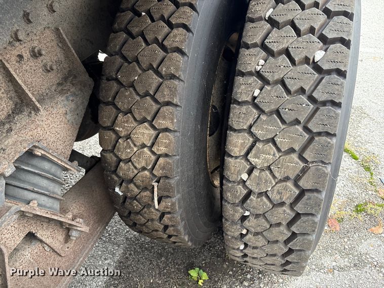 image for item EG8817 2001 International F-2554 dump truck