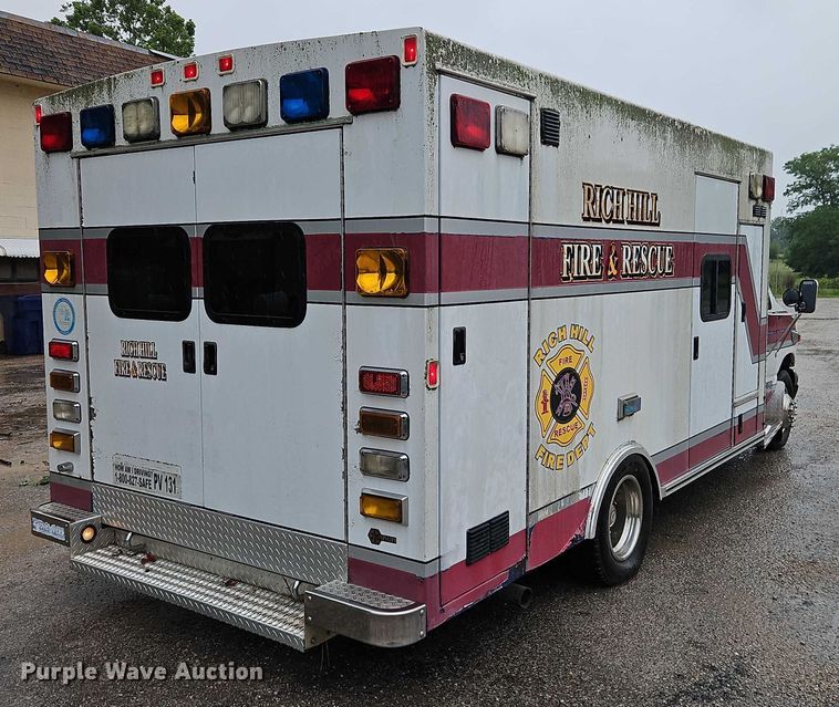 image for item EJ0071 1999 Ford E450 ambulance