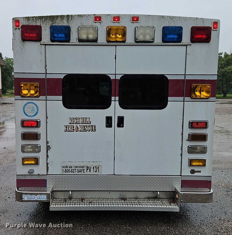 image for item EJ0071 1999 Ford E450 ambulance