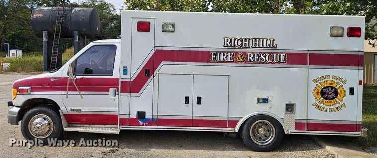 image for item EJ0071 1999 Ford E450 ambulance