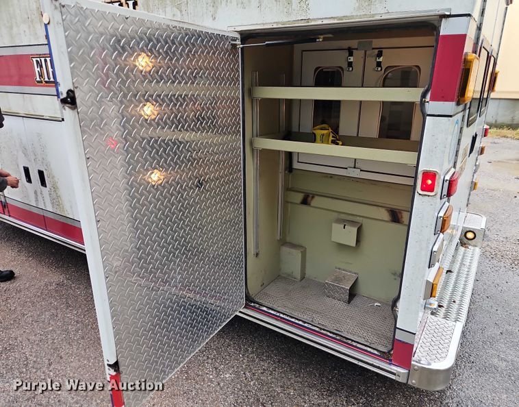 image for item EJ0071 1999 Ford E450 ambulance
