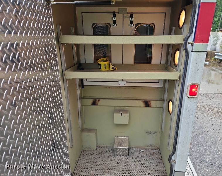 image for item EJ0071 1999 Ford E450 ambulance