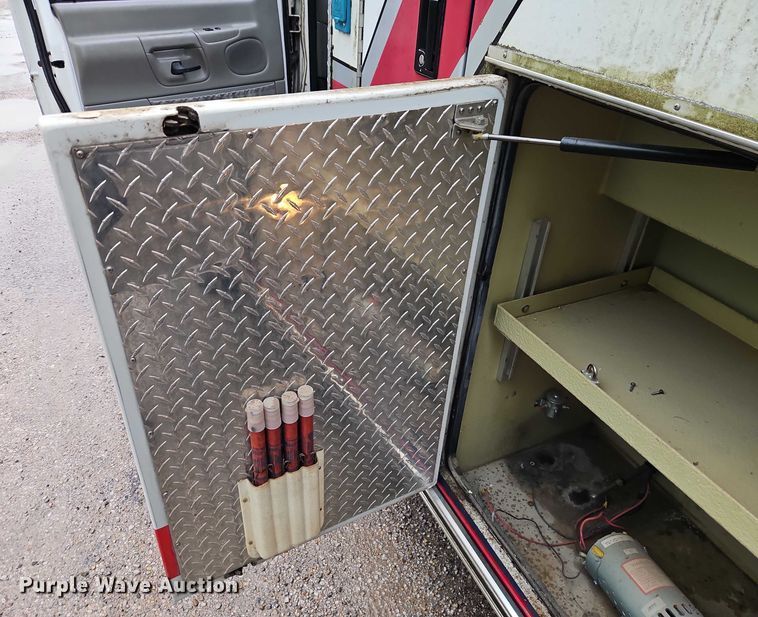 image for item EJ0071 1999 Ford E450 ambulance