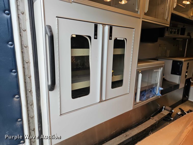 image for item EJ0071 1999 Ford E450 ambulance