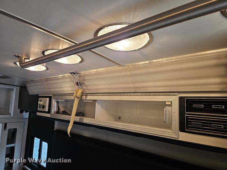 image for item EJ0071 1999 Ford E450 ambulance