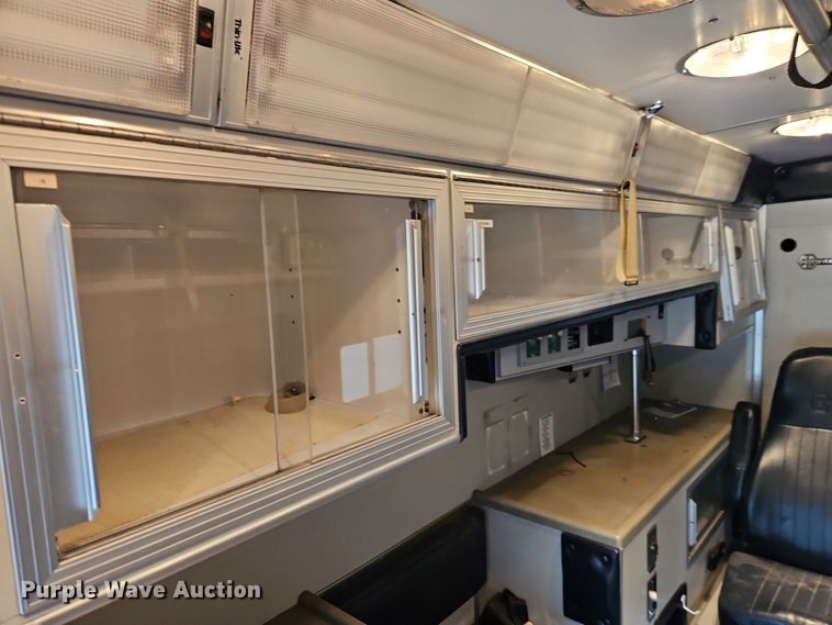 image for item EJ0071 1999 Ford E450 ambulance