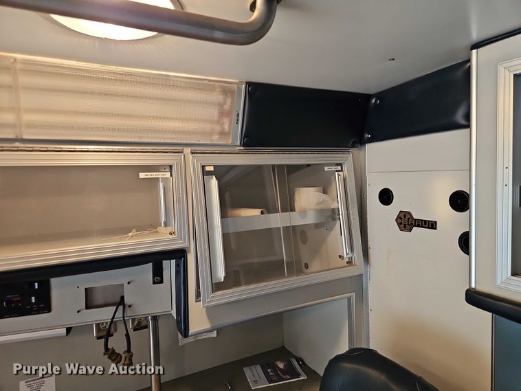 image for item EJ0071 1999 Ford E450 ambulance