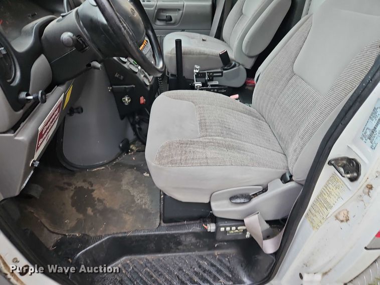 image for item EJ0071 1999 Ford E450 ambulance