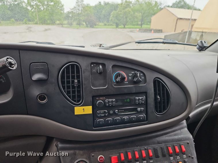 image for item EJ0071 1999 Ford E450 ambulance