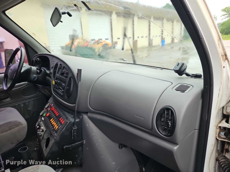 image for item EJ0071 1999 Ford E450 ambulance