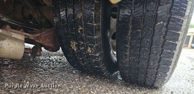 image for item EJ0071 1999 Ford E450 ambulance