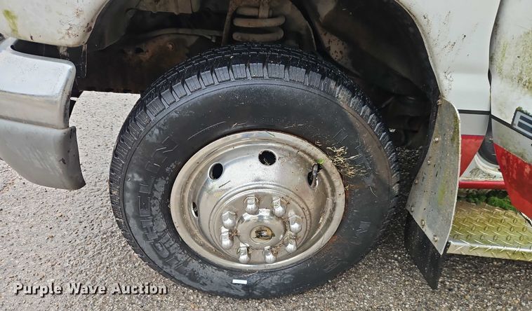 image for item EJ0071 1999 Ford E450 ambulance