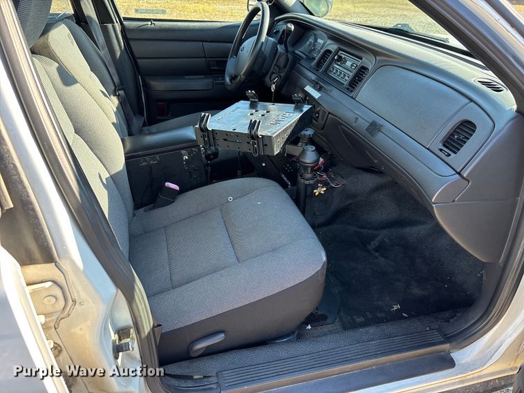 image for item EJ7716 2011 Ford Crown Victoria Police Interceptor 