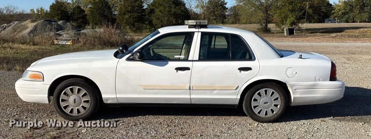 image for item EJ7717 2010 Ford Crown Victoria Police Interceptor 