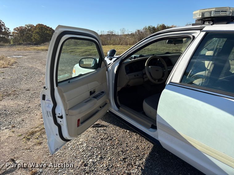image for item EJ7717 2010 Ford Crown Victoria Police Interceptor 