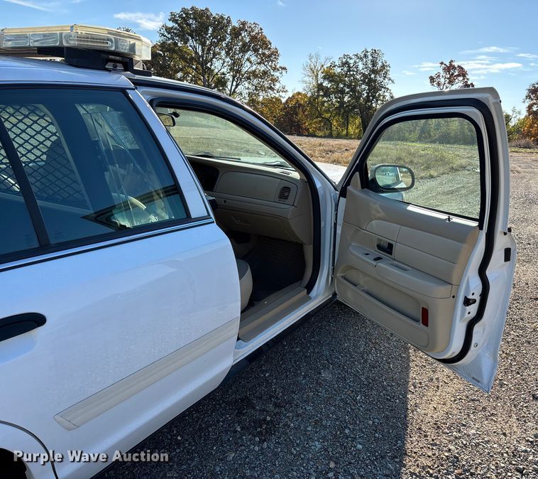 image for item EJ7717 2010 Ford Crown Victoria Police Interceptor 