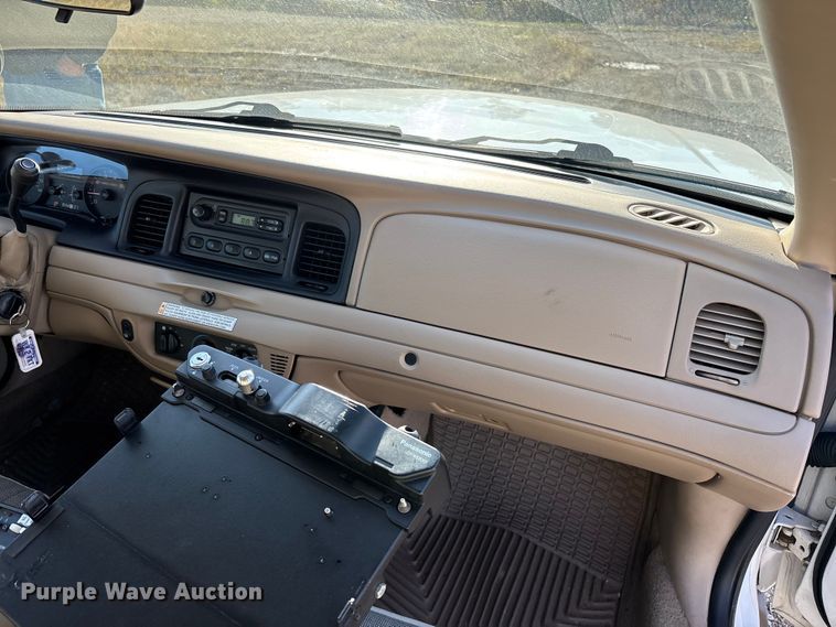 image for item EJ7717 2010 Ford Crown Victoria Police Interceptor 