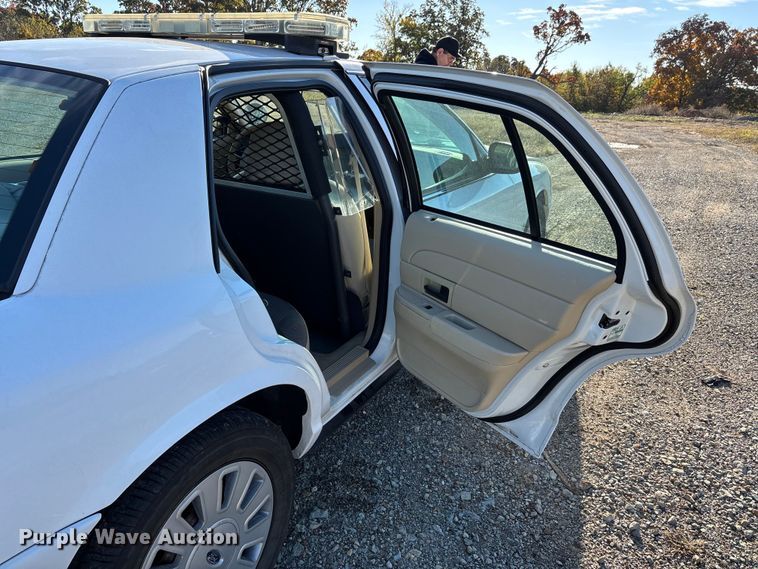 image for item EJ7717 2010 Ford Crown Victoria Police Interceptor 