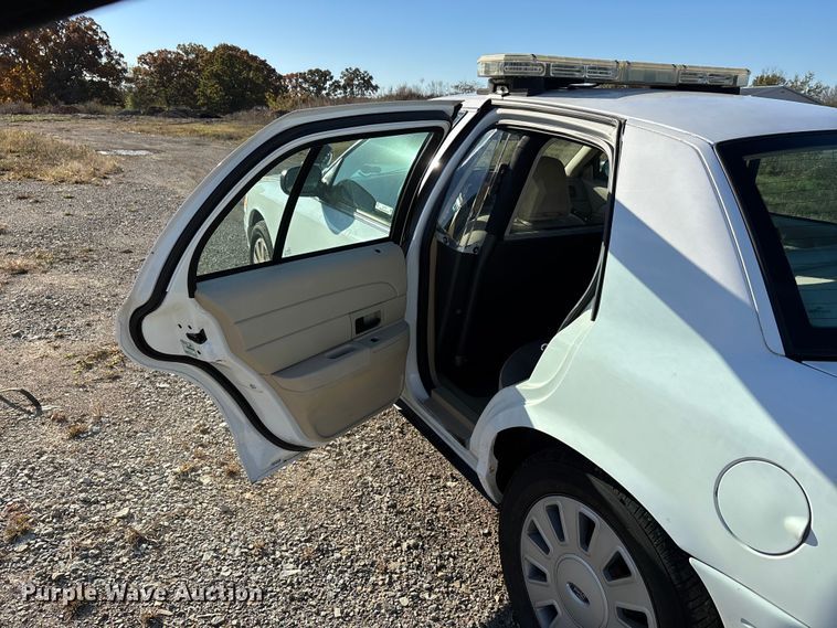 image for item EJ7717 2010 Ford Crown Victoria Police Interceptor 