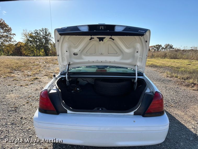 image for item EJ7717 2010 Ford Crown Victoria Police Interceptor 