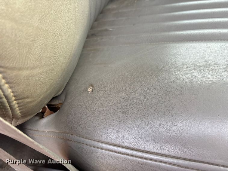 image for item EJ7749 1995 Chevrolet K3500 flatbed pickup truck