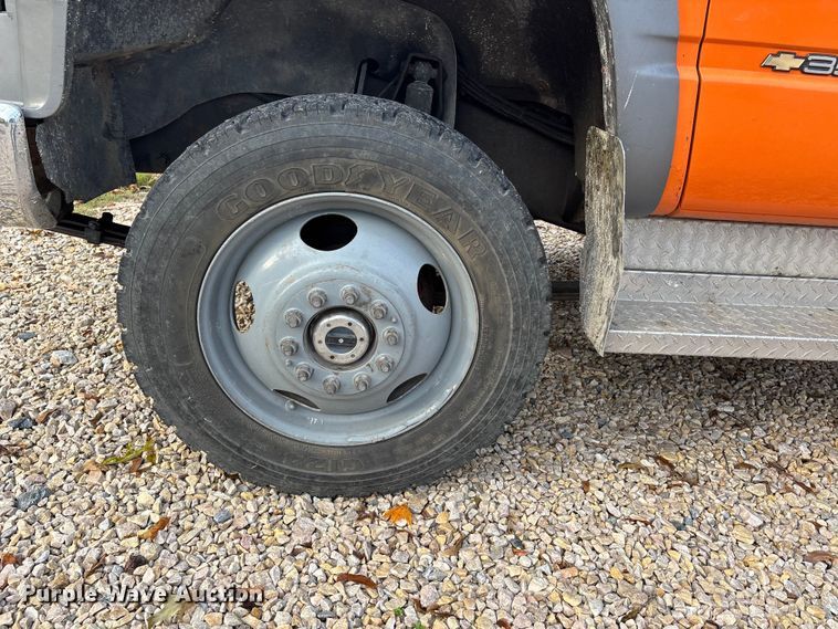 image for item EJ7749 1995 Chevrolet K3500 flatbed pickup truck