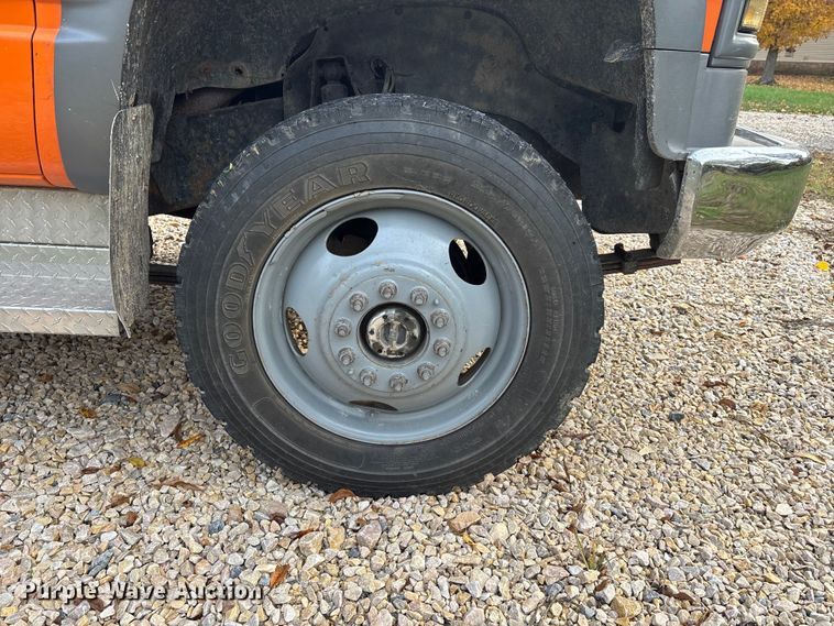 image for item EJ7749 1995 Chevrolet K3500 flatbed pickup truck