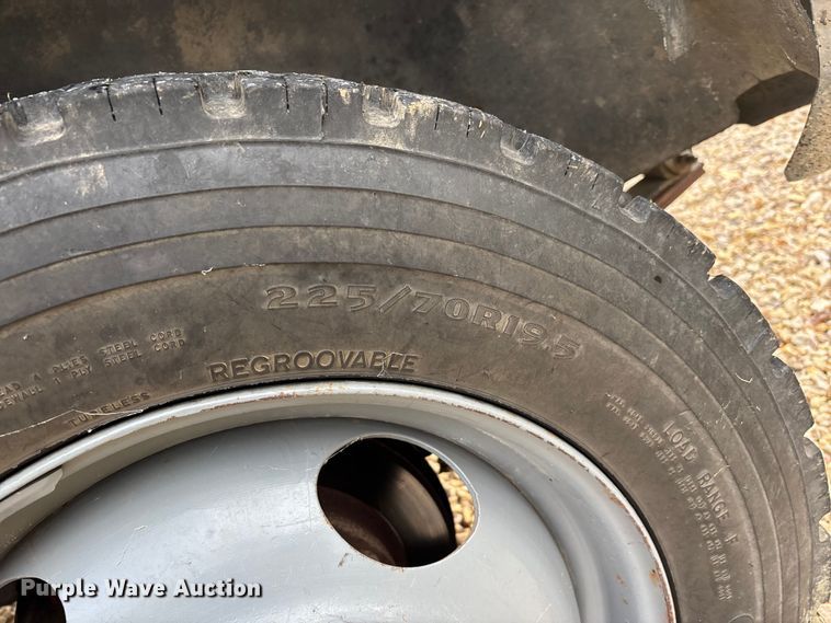 image for item EJ7749 1995 Chevrolet K3500 flatbed pickup truck