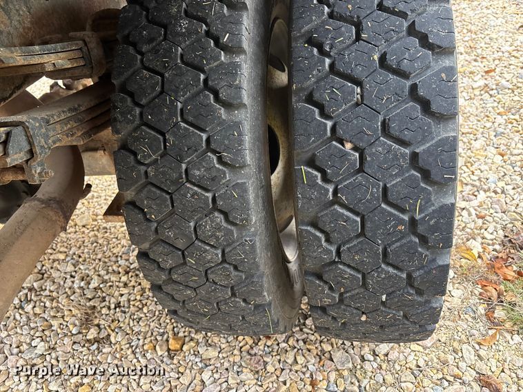 image for item EJ7749 1995 Chevrolet K3500 flatbed pickup truck