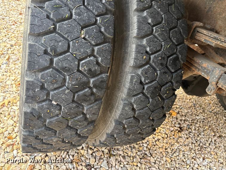 image for item EJ7749 1995 Chevrolet K3500 flatbed pickup truck