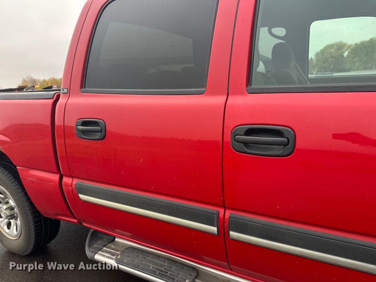 image for item EL0074 2005 Chevrolet Silverado 1500 Crew Cab pickup truck