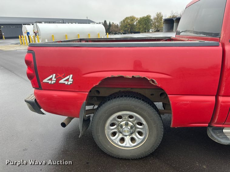 image for item EL0074 2005 Chevrolet Silverado 1500 Crew Cab pickup truck