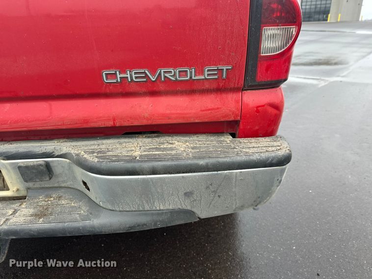 image for item EL0074 2005 Chevrolet Silverado 1500 Crew Cab pickup truck