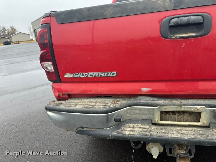 image for item EL0074 2005 Chevrolet Silverado 1500 Crew Cab pickup truck