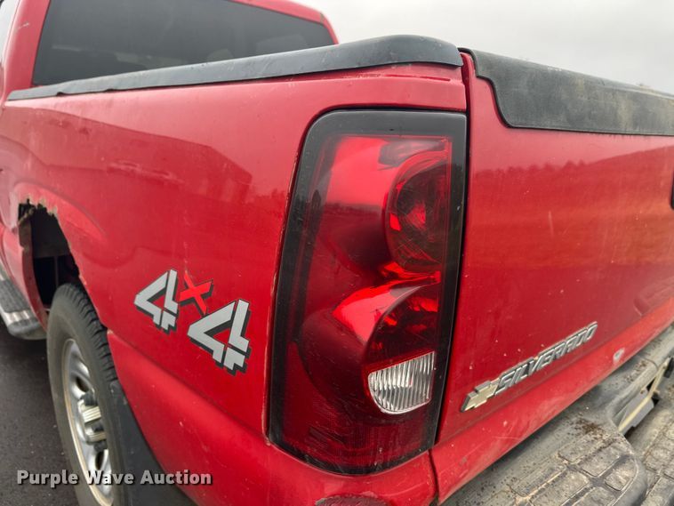 image for item EL0074 2005 Chevrolet Silverado 1500 Crew Cab pickup truck