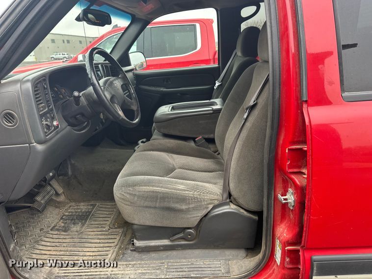 image for item EL0074 2005 Chevrolet Silverado 1500 Crew Cab pickup truck