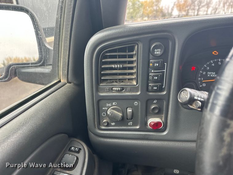 image for item EL0074 2005 Chevrolet Silverado 1500 Crew Cab pickup truck